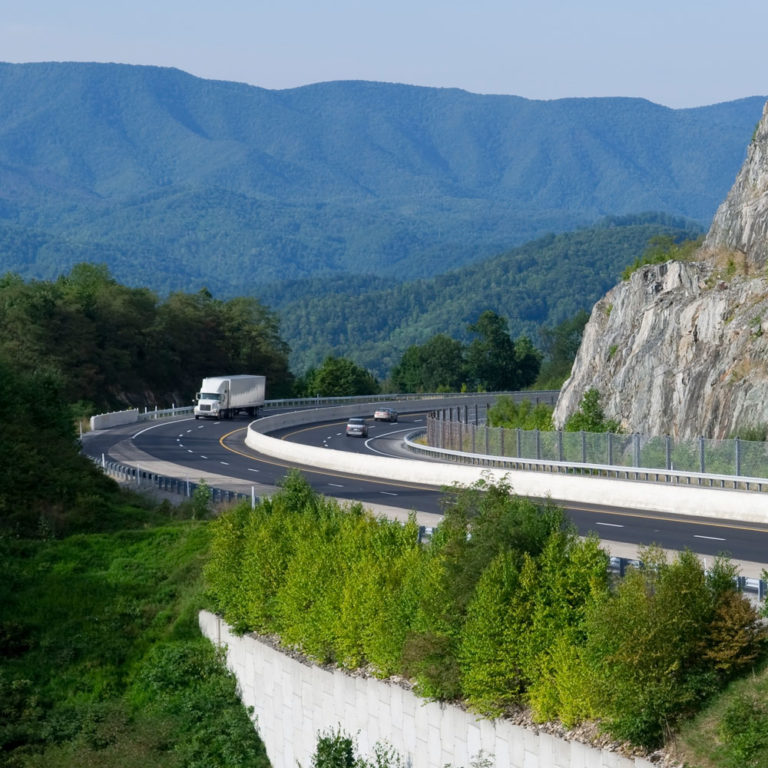 载体为供应链物流提供运输解决方案必威官网体育