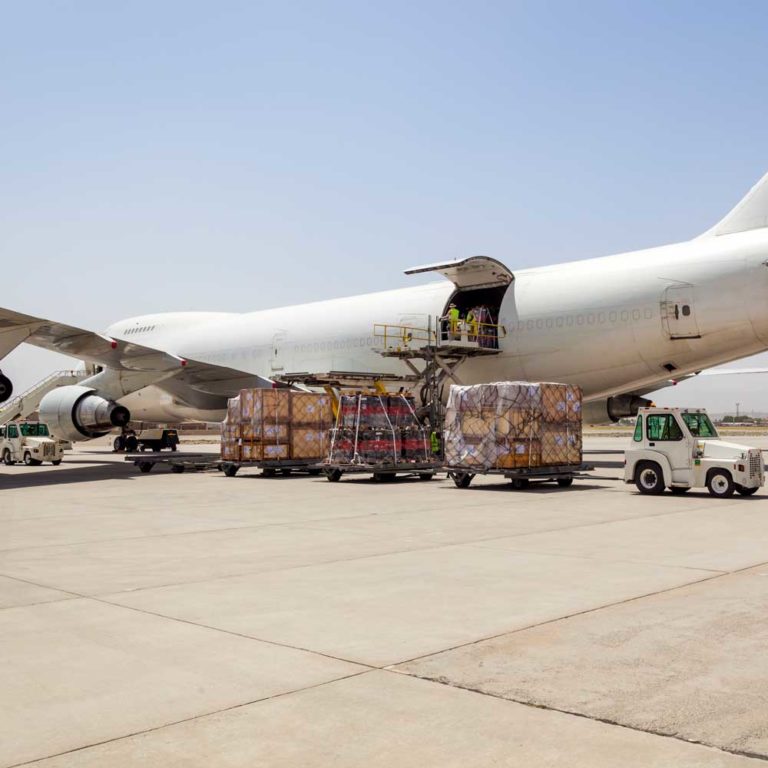 飞机提供国际货运和航运解决方案
